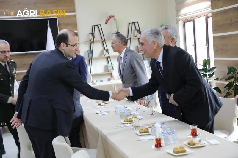 Ağrı Protokolü Vali Şimşek Başkanlığında Bayramlaştı