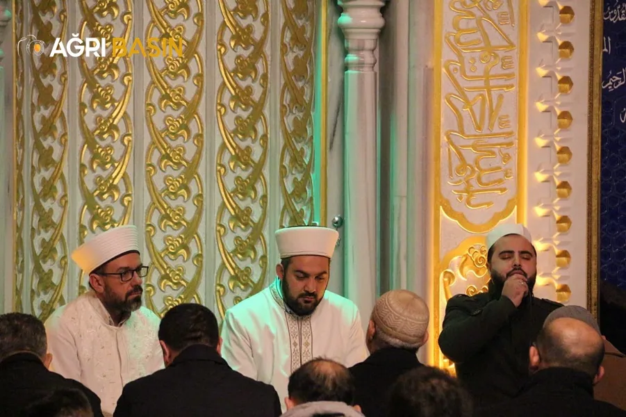 Ağrı'da STK'lar Sabah Namazında Kur'an yapılan saldırıya Tepki Gösterdi
