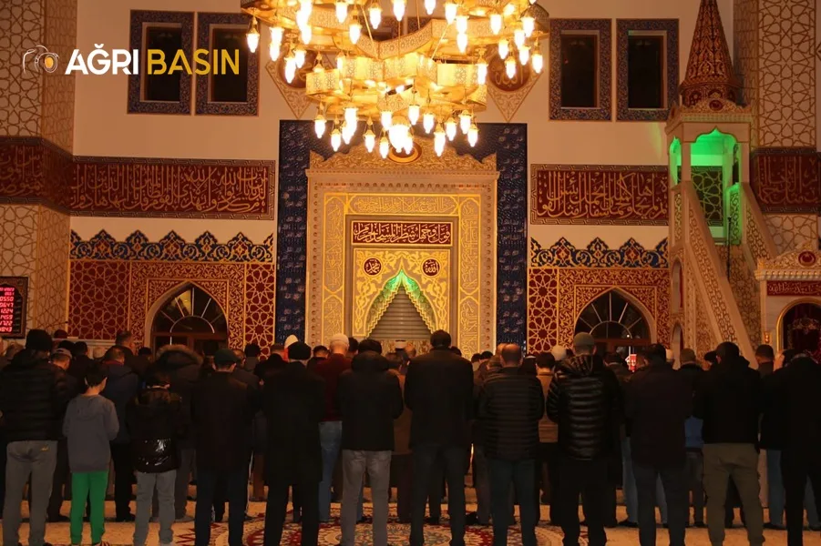 Ağrı'da STK'lar Sabah Namazında Kur'an yapılan saldırıya Tepki Gösterdi