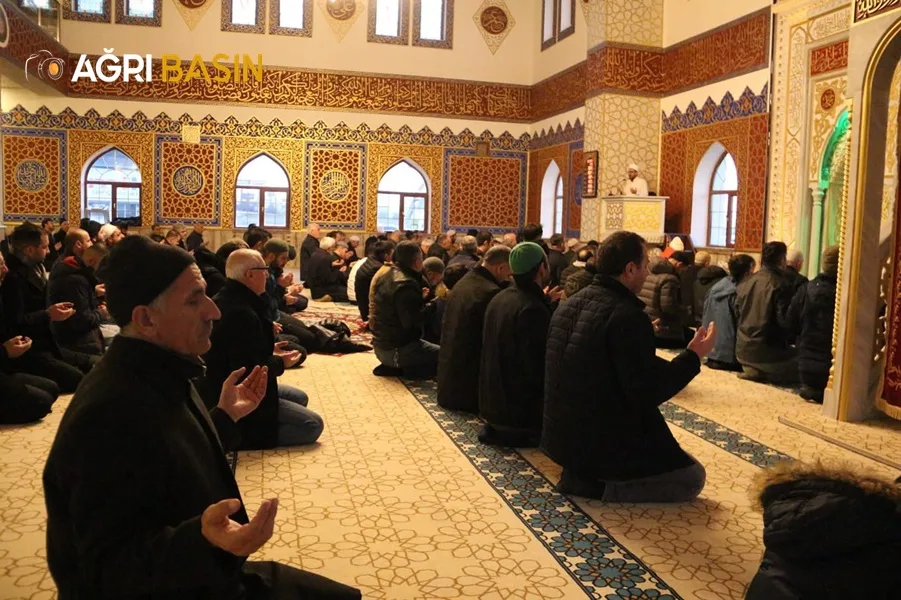 Ağrı'da STK'lar Sabah Namazında Kur'an yapılan saldırıya Tepki Gösterdi