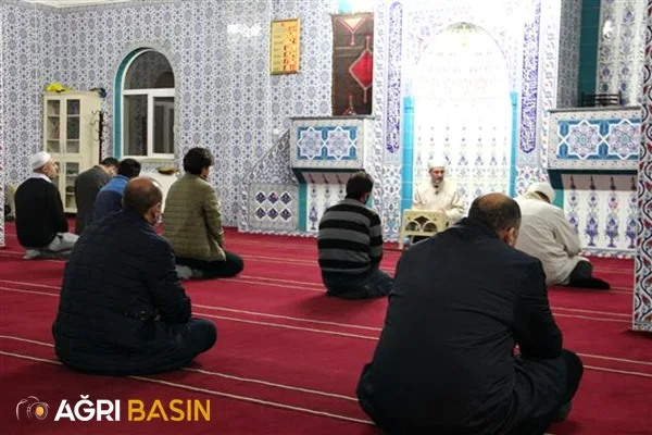 Ağrı'da Aileler Camide Buluştu