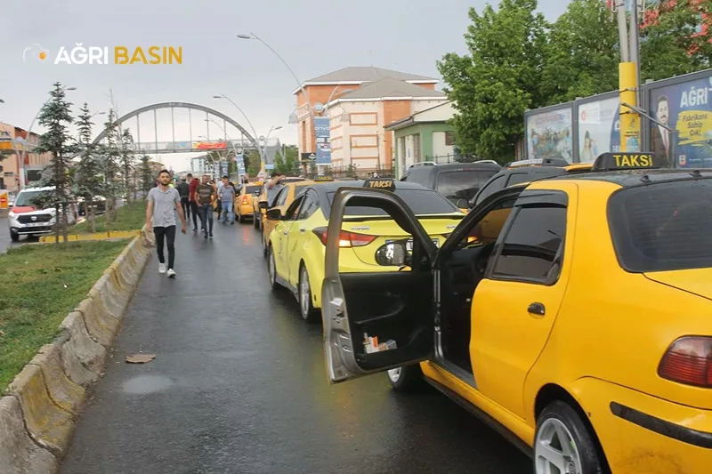 Ağrı'da Taksiciler Gelen Zamlara İsyan Etti