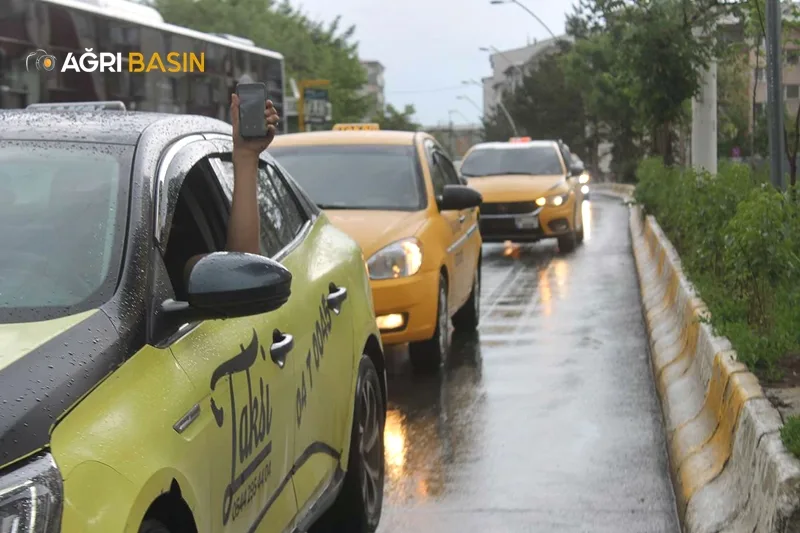 Ağrı'da Taksiciler Gelen Zamlara İsyan Etti