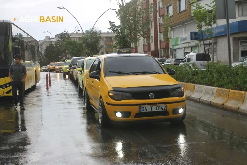 Ağrı'da Taksiciler Gelen Zamlara İsyan Etti