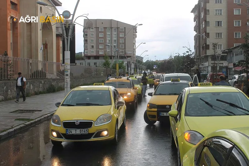 Ağrı'da Taksiciler Gelen Zamlara İsyan Etti