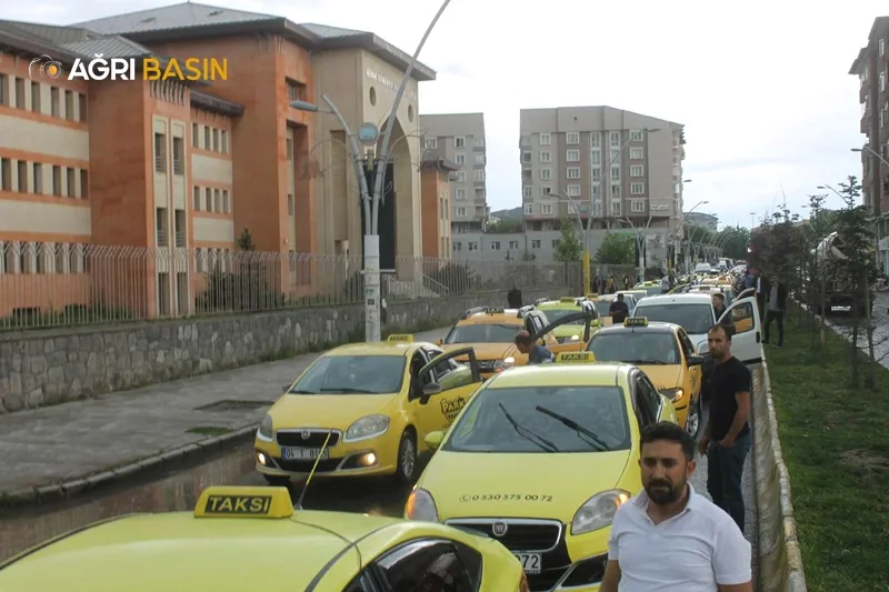 Ağrı'da Taksiciler Gelen Zamlara İsyan Etti