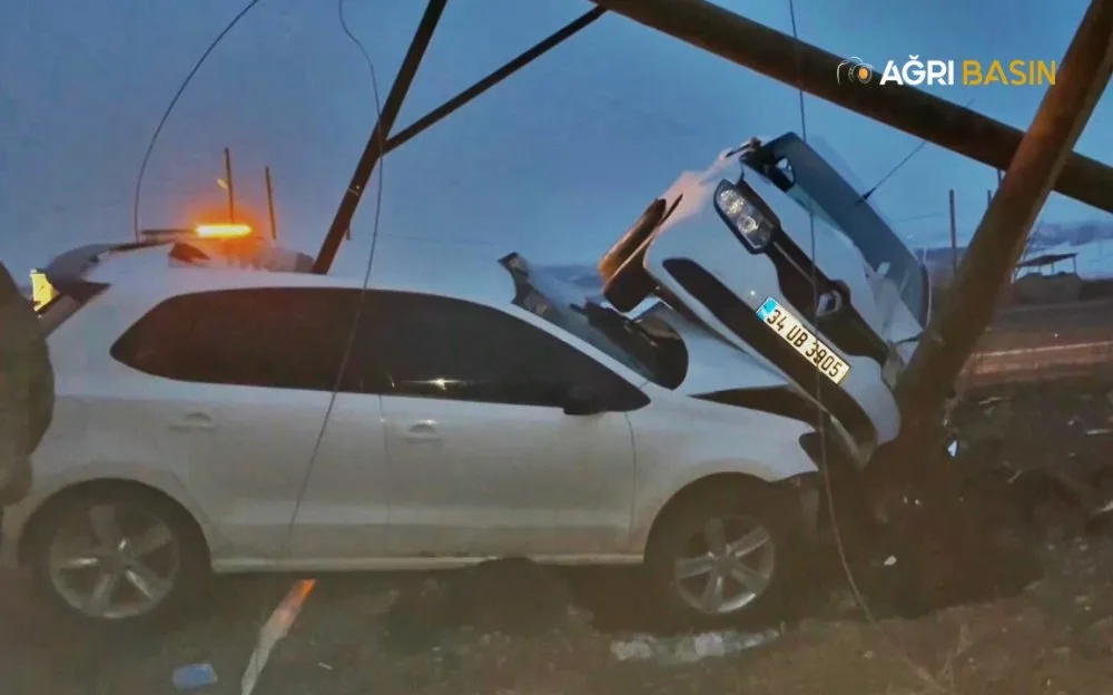 Ağrı'da iki ayrı trafik kazasında 9 kişi yaralandı