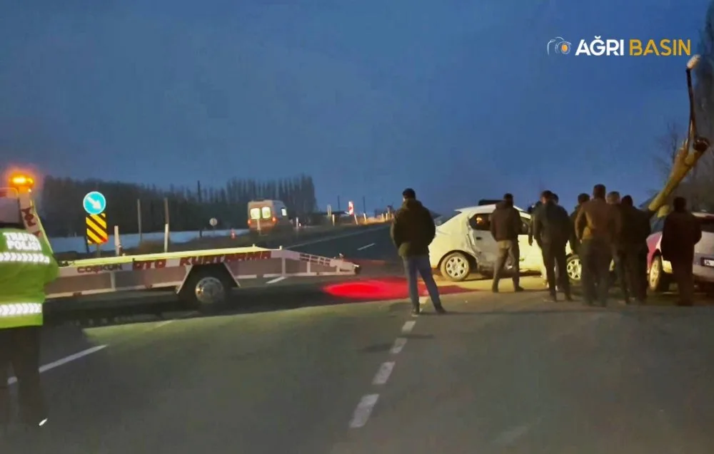 Ağrı'da iki ayrı trafik kazasında 9 kişi yaralandı