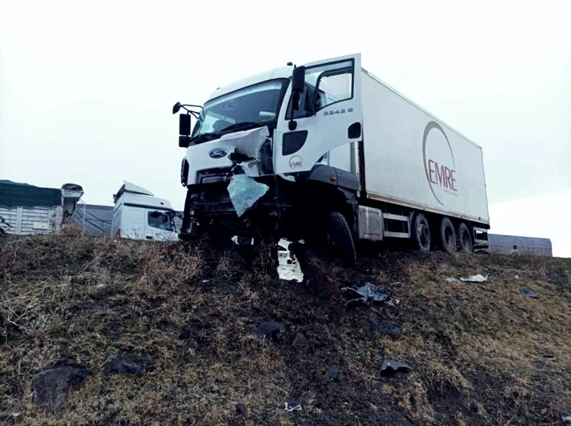 Ağrı'da Trafik Kazası! Uzman Çavuş Hayatını kaybetti