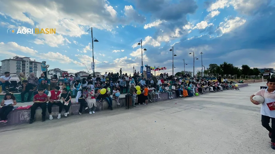 UDER 8 Eylül Dünya Okuma Yazma Günü'nü Ağrı'da Çocuklar İle Geçirdi
