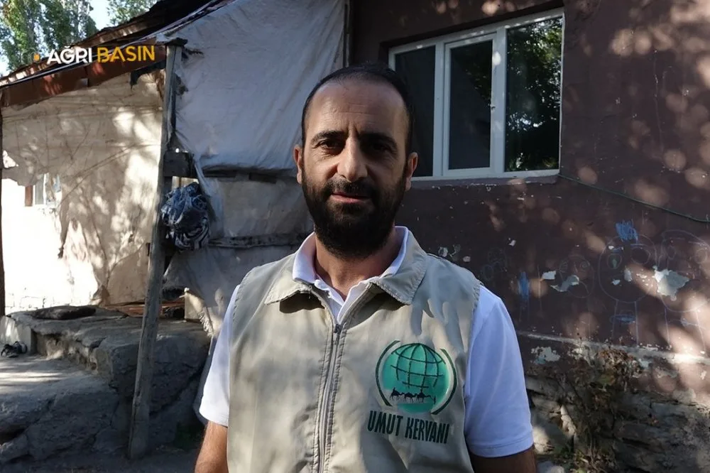Ağrı Umut Kervanı Derneği, ihtiyaç sahiplerine yüzbinlerce TL'lik yardım ulaştırdı