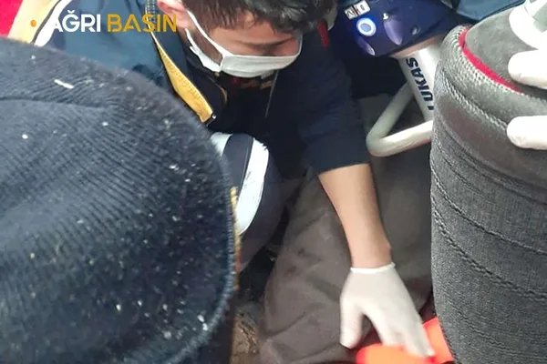 Ağrı yolcu otobüsü devrildi 13 yaralı