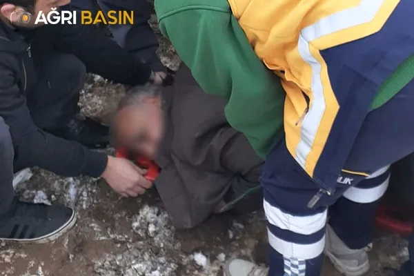 Ağrı yolcu otobüsü devrildi 13 yaralı