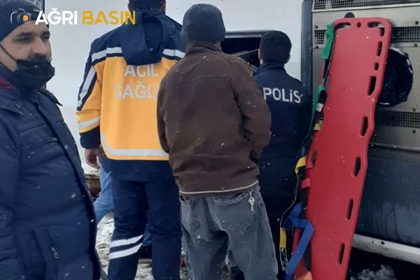 Ağrı yolcu otobüsü devrildi 13 yaralı
