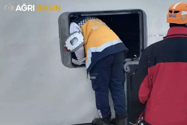 Ağrı yolcu otobüsü devrildi 13 yaralı