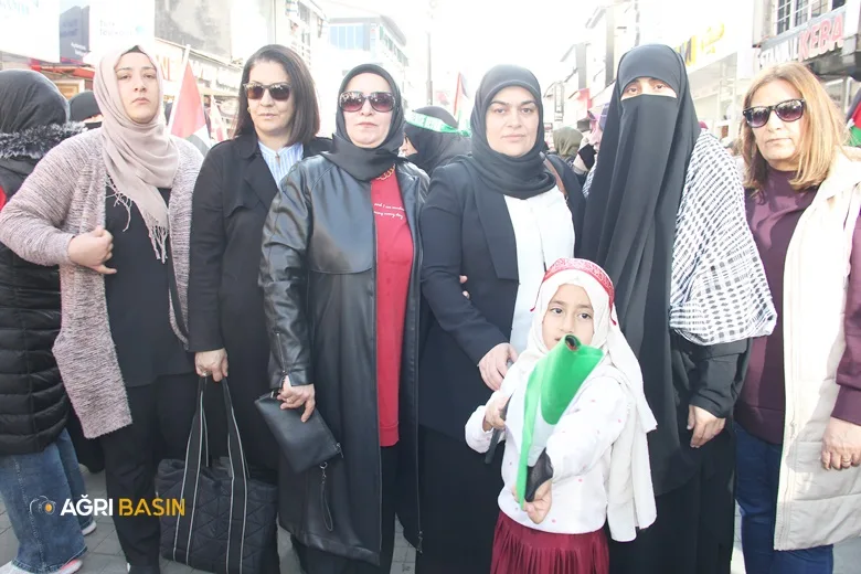 Ağrılı Anneler Gazze için basın açıklaması yaptı