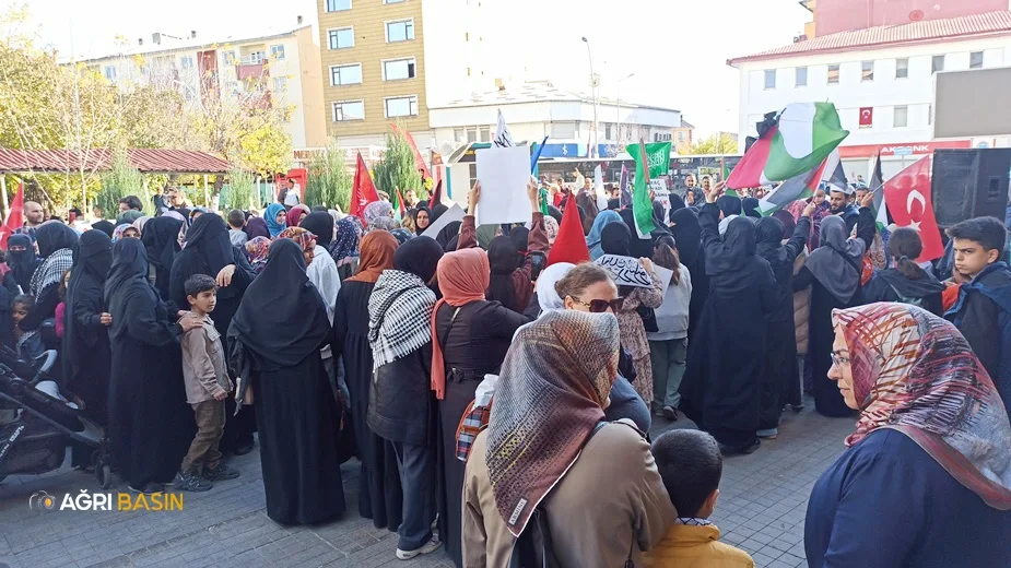 Ağrılı Anneler Gazze için basın açıklaması yaptı