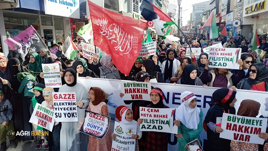 Ağrılı Anneler Gazze için basın açıklaması yaptı