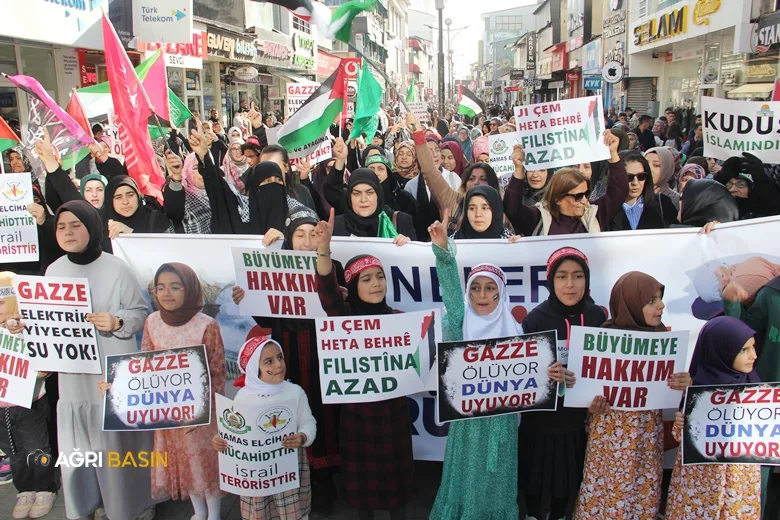 Ağrılı Anneler Gazze için basın açıklaması yaptı