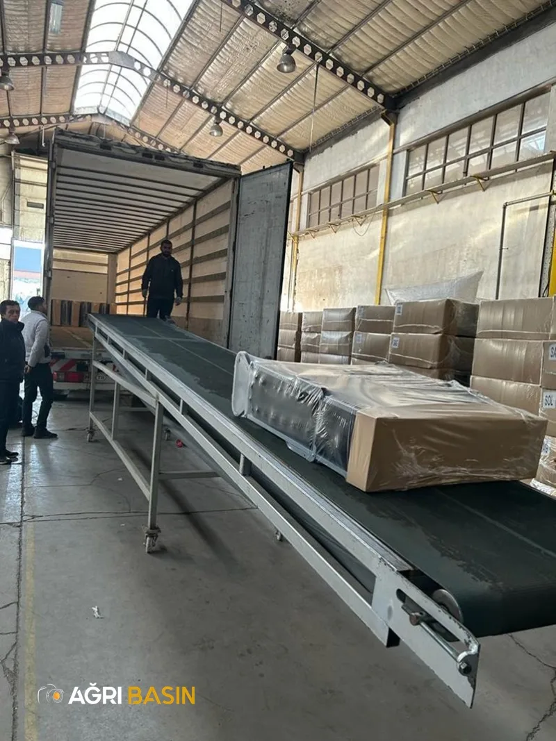 Cemal Kaya'dan Depremzedelere 3 Tır yardım