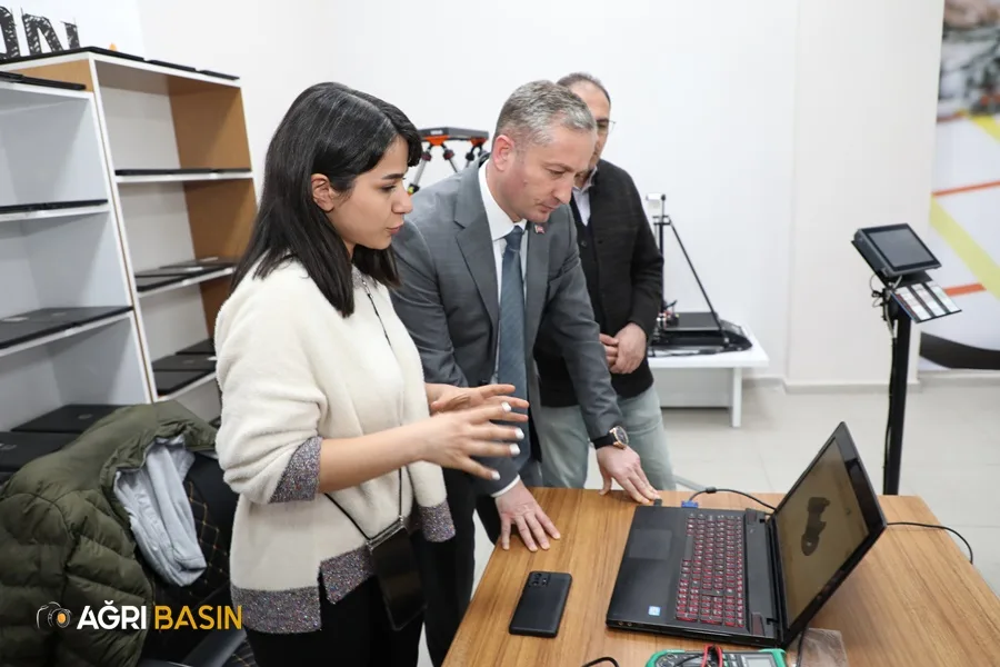 Hasan Kökrek “Ağrı'nın Zirvesinde Teknoloji Yarışması” hazırlıklarını inceledi