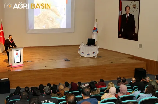Ağrı'da “Türk Dünyası’nın Siyasi Coğrafyası ve Jeopolitik Önemi” Konferansı yapıldı