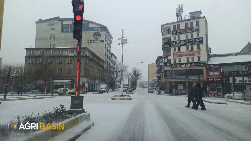 Ağrı’da Kar Yağışı sevinçle karşılandı