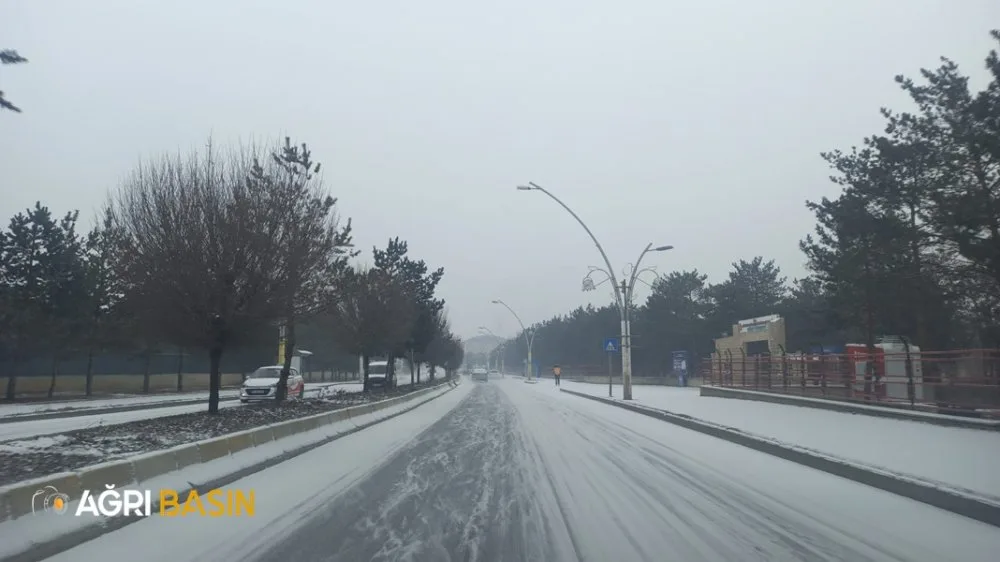 Ağrı’da Kar Yağışı sevinçle karşılandı