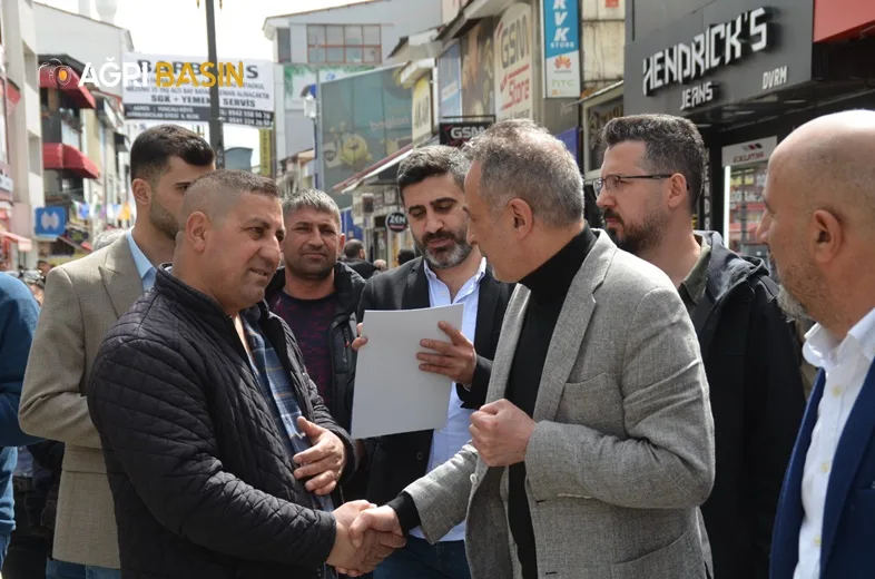 Ağrı Belediye Başkanı Metin Karadoğan Sahaya indi