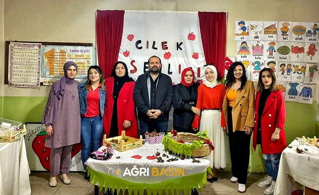 Ağrı’da köy çocukları çilek şenliğinde eğlendi