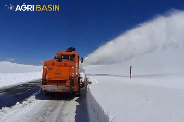 Ağrı-Kağızman- Kars yolunda Zorlu yol açma çalışmaları