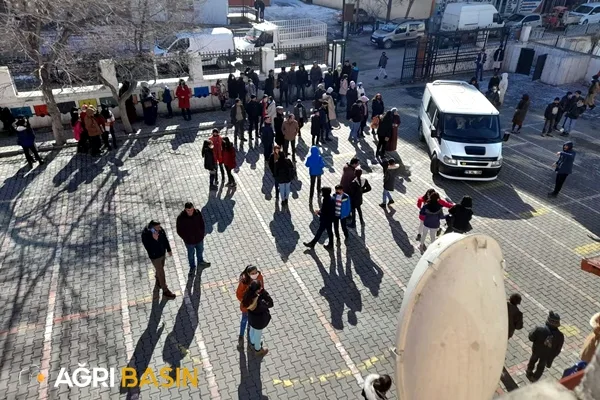 Ağrı'da Soğuk Havaya Rağmen Siyer Yarışması Yapıldı