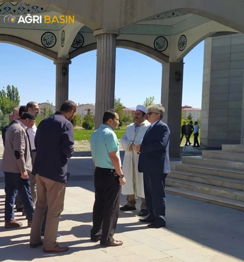 AİÇÜ’de Prof. Dr. Yusuf Karadavi İçin Gıyabi Cenaze Namazı kılındı