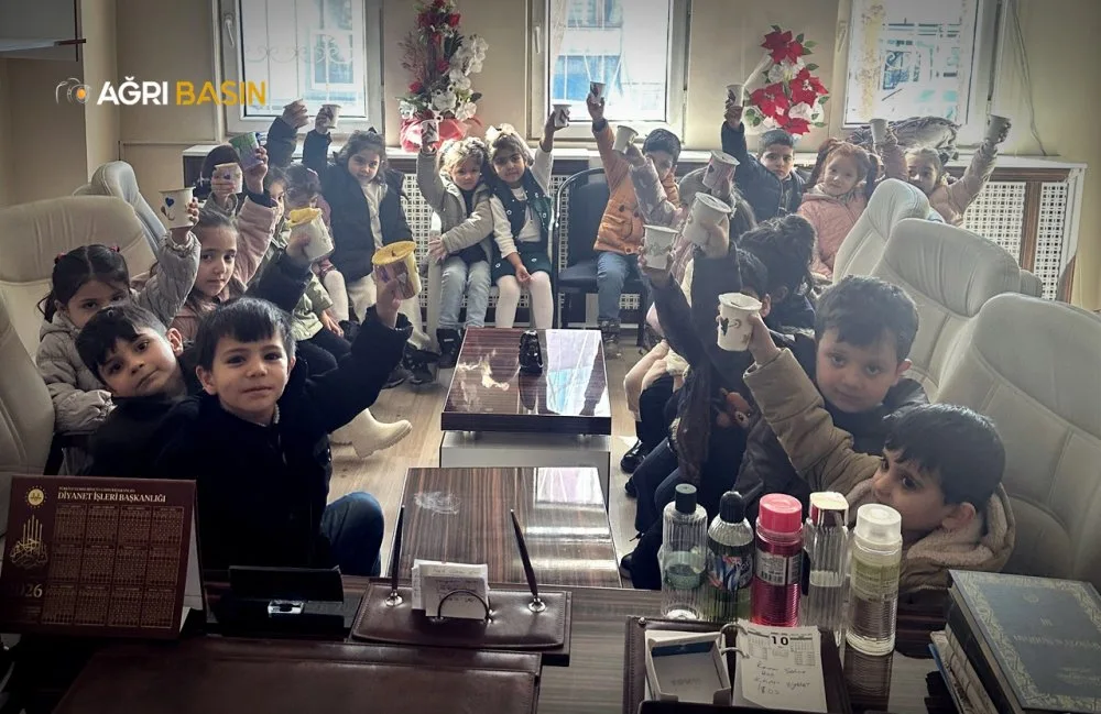 Tutak’ta Miniklerden Filistin İçin Anlamlı Bağış
