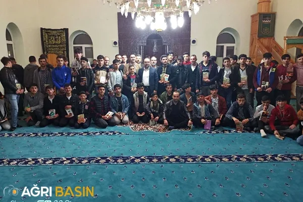 Ağrı ÖNDER Pansiyon'da kalan İmam Hatip Lisesi öğrencilerini evlerinde misafir etti