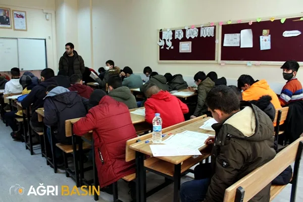Ağrı'da Soğuk Havaya Rağmen Siyer Yarışması Yapıldı