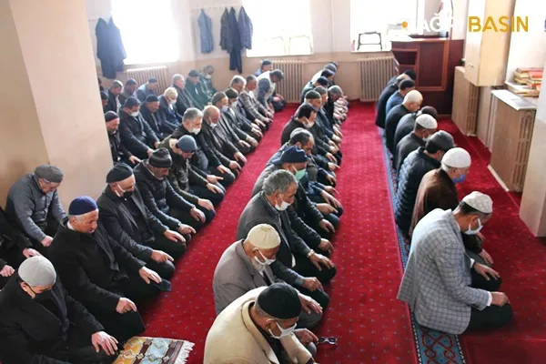 Ağrı'da Ramazan ayı maneviyatıyla camileri doldurup taşırıyor