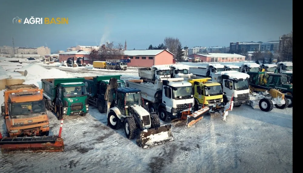 Ağrı’da 90 Okul ve Kamu Kurumunda Kar Mesaisi