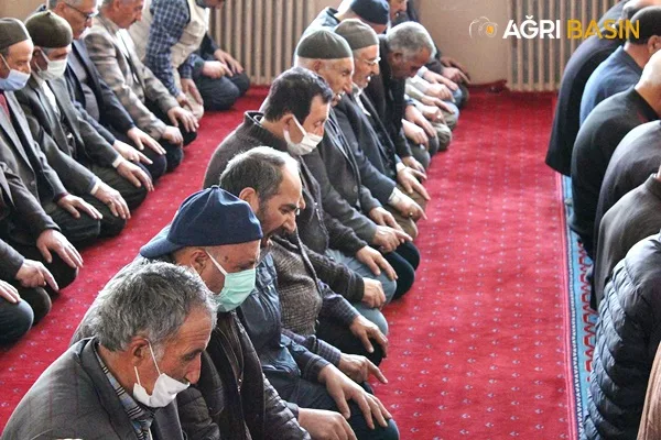 Ağrı'da Ramazan ayı maneviyatıyla camileri doldurup taşırıyor