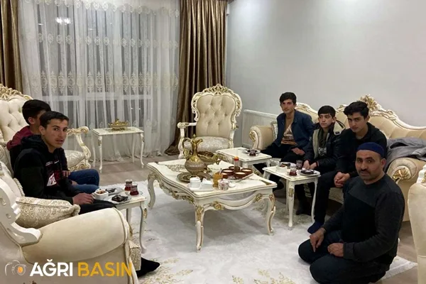 Ağrı ÖNDER Pansiyon'da kalan İmam Hatip Lisesi öğrencilerini evlerinde misafir etti