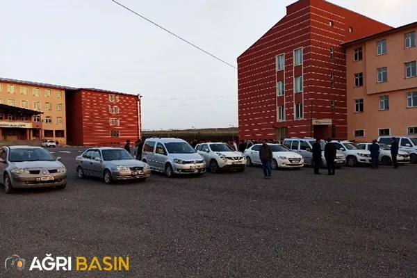 Ağrı ÖNDER Pansiyon'da kalan İmam Hatip Lisesi öğrencilerini evlerinde misafir etti