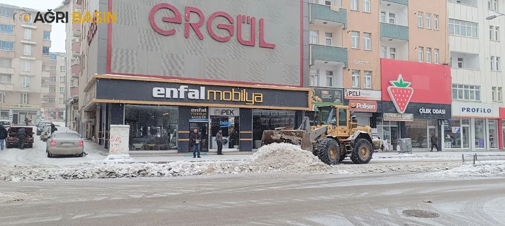 Ağrı'da Karla Mücadele Çalışmaları Devam Ediyor!