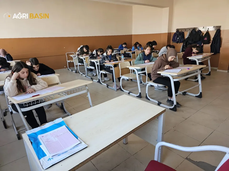 Tutak'ta Liseler Arası Siyer Yarışmasına Yoğun İlgi
