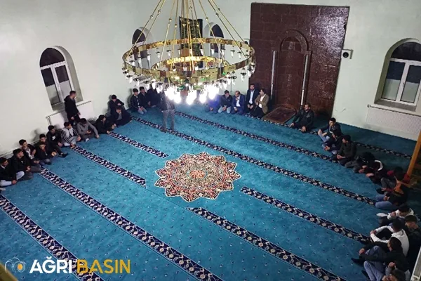 Ağrı ÖNDER Pansiyon'da kalan İmam Hatip Lisesi öğrencilerini evlerinde misafir etti