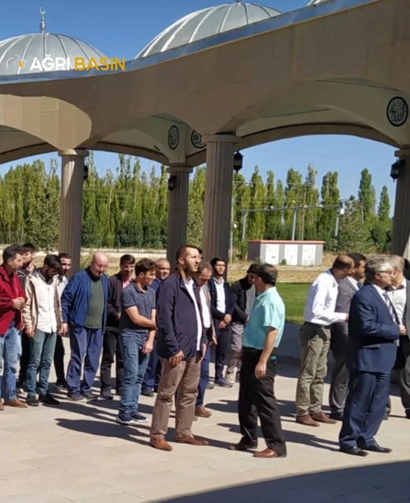 AİÇÜ’de Prof. Dr. Yusuf Karadavi İçin Gıyabi Cenaze Namazı kılındı