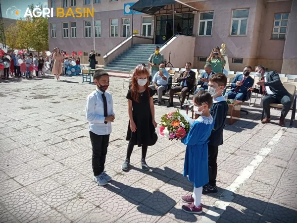 Hamur 'da ilköğretim haftası kutlamaları
