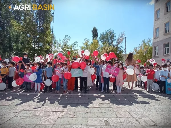 Hamur 'da ilköğretim haftası kutlamaları