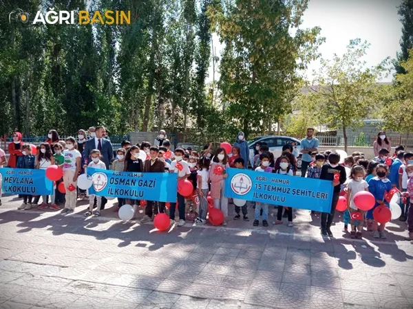 Hamur 'da ilköğretim haftası kutlamaları