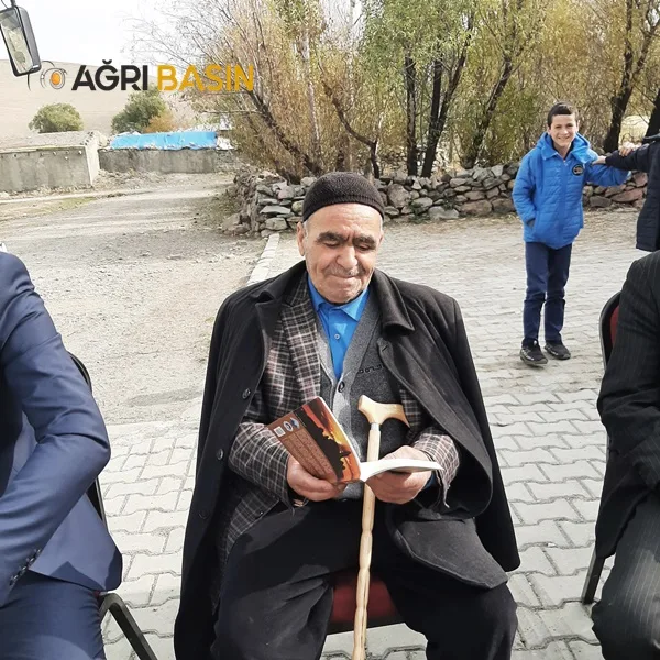Hamur'da kitap okuma etkinliği