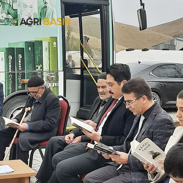 Hamur'da kitap okuma etkinliği
